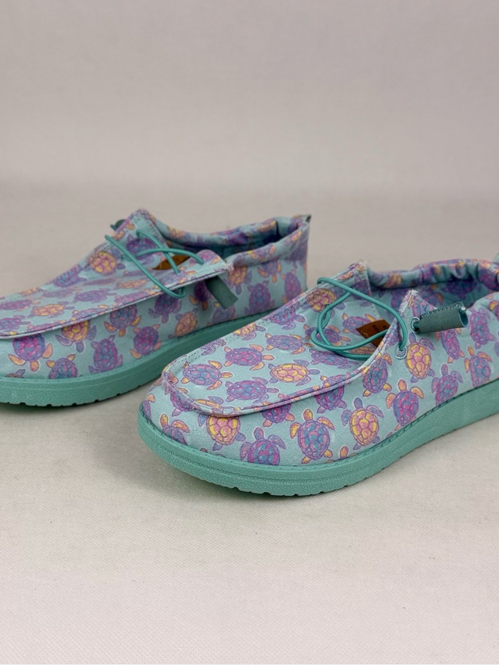 Simply Southern Sea Turtle Slip On Shoes Women’s Size 8 Aqua Teal NWT - Picture 2 of 11